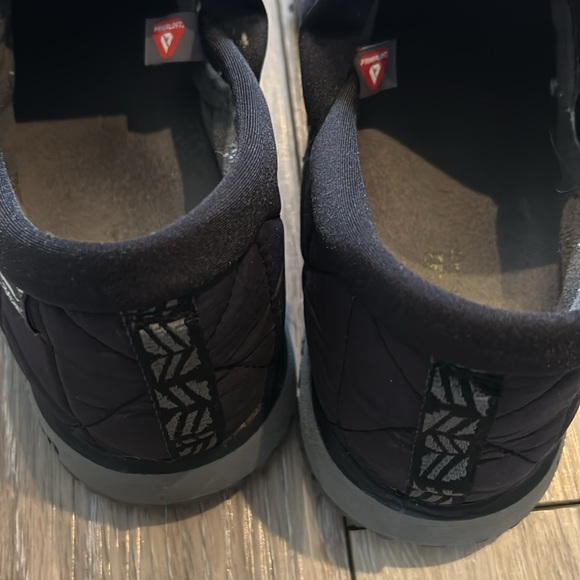 Shoes - Picture 4 of 6